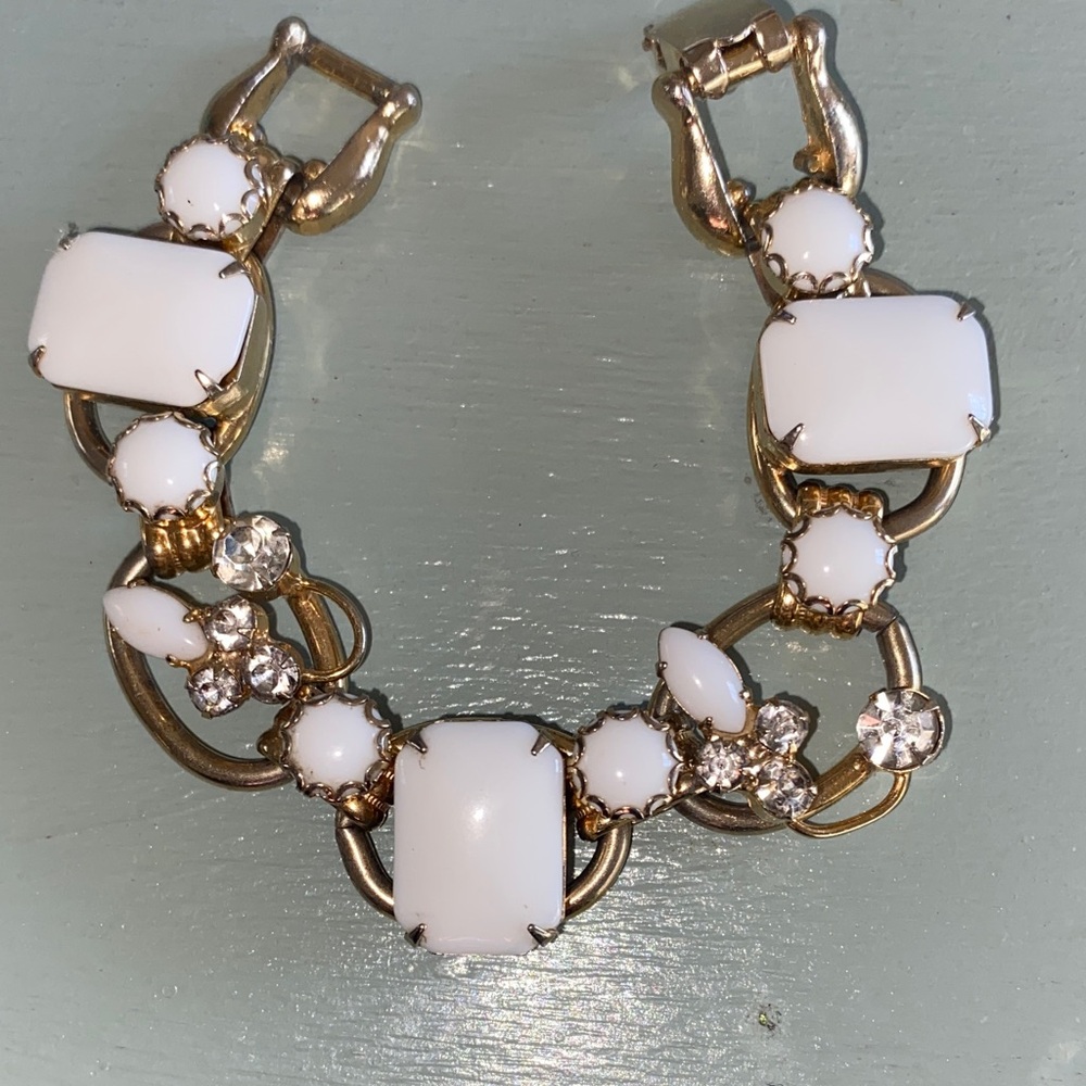 Vintage DeLizza & Elster
1950-1960 Milk Glass Chaton Rhinestones Bracelet